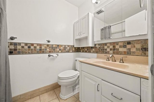 8807 Ford Avenue, Raytown, MO 64138