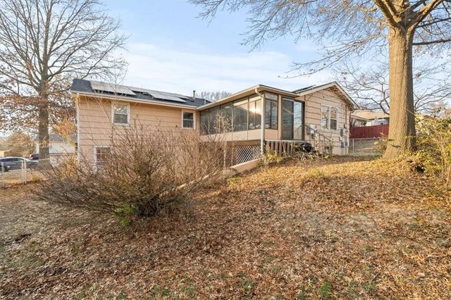 8807 Ford Avenue, Raytown, MO 64138