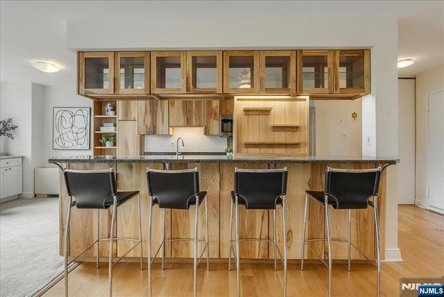 530 Valley Road 5M, Montclair, NJ 07043