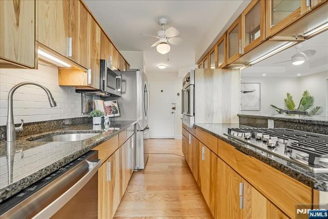 530 Valley Road 5M, Montclair, NJ 07043