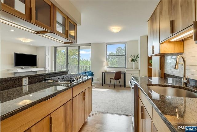 530 Valley Road 5M, Montclair, NJ 07043