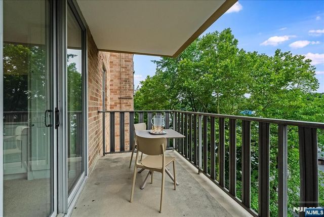 530 Valley Road 5M, Montclair, NJ 07043