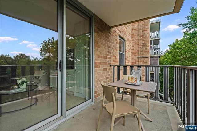 530 Valley Road 5M, Montclair, NJ 07043