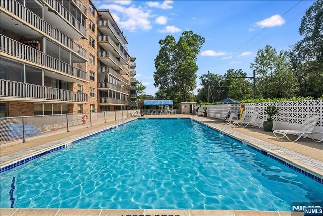 530 Valley Road 5M, Montclair, NJ 07043
