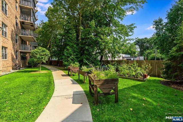 530 Valley Road 5M, Montclair, NJ 07043