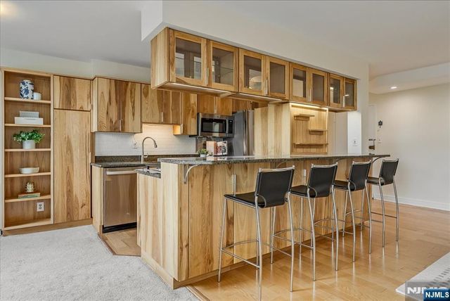 530 Valley Road 5M, Montclair, NJ 07043