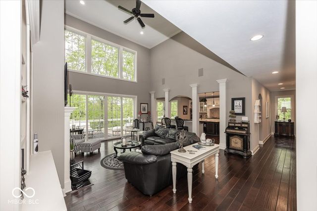 8809 William Penn Circle, Indianapolis, IN 46256