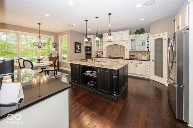 8809 William Penn Circle, Indianapolis, IN 46256