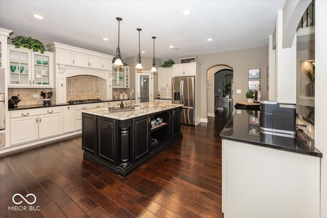 8809 William Penn Circle, Indianapolis, IN 46256