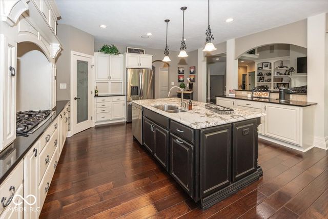 8809 William Penn Circle, Indianapolis, IN 46256