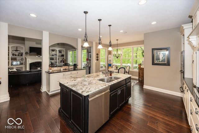 8809 William Penn Circle, Indianapolis, IN 46256