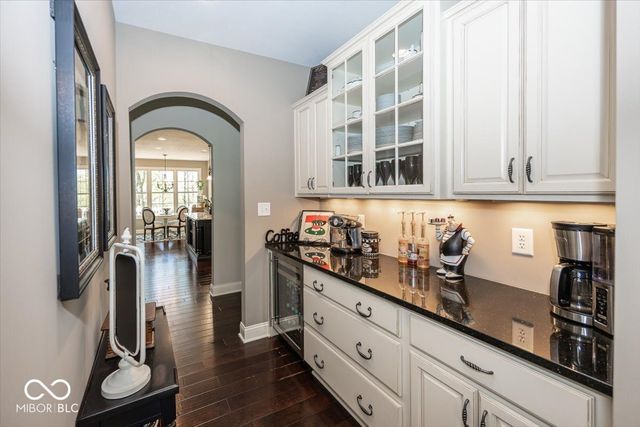 8809 William Penn Circle, Indianapolis, IN 46256