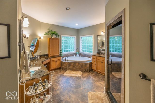 8809 William Penn Circle, Indianapolis, IN 46256