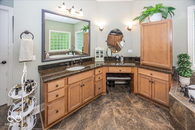 8809 William Penn Circle, Indianapolis, IN 46256