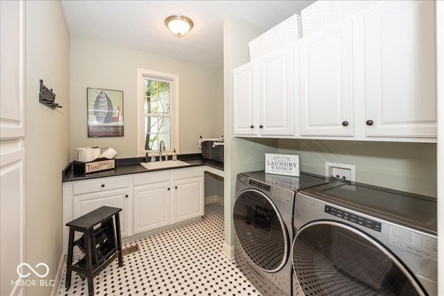 8809 William Penn Circle, Indianapolis, IN 46256