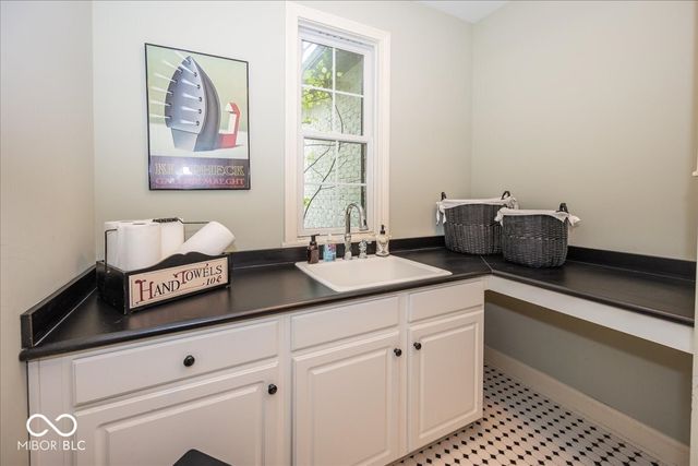 8809 William Penn Circle, Indianapolis, IN 46256