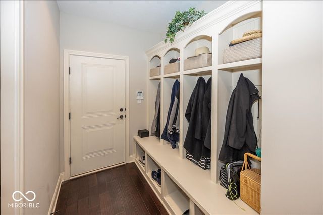 8809 William Penn Circle, Indianapolis, IN 46256
