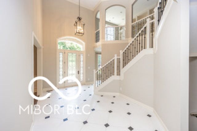 8809 William Penn Circle, Indianapolis, IN 46256