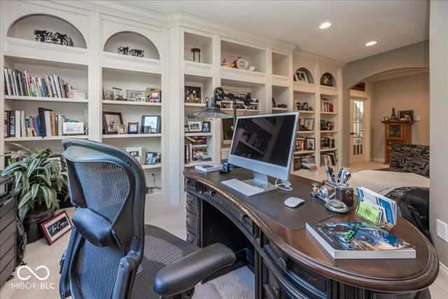 8809 William Penn Circle, Indianapolis, IN 46256