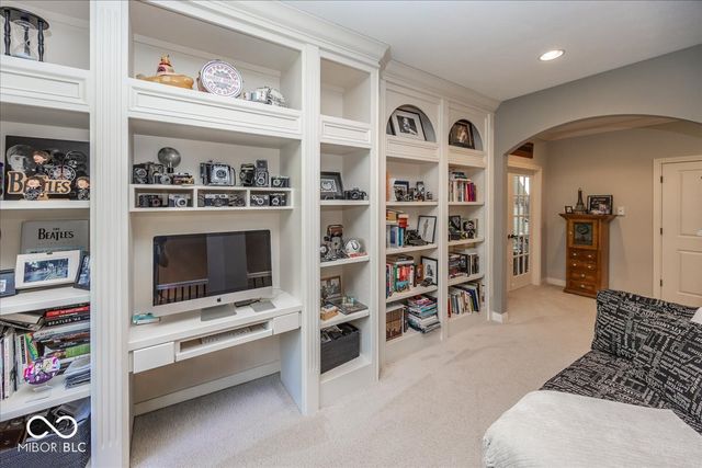 8809 William Penn Circle, Indianapolis, IN 46256