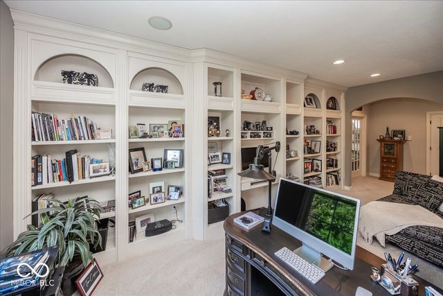 8809 William Penn Circle, Indianapolis, IN 46256