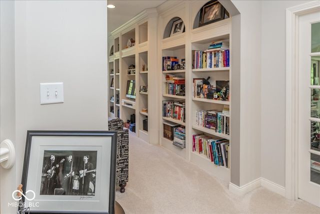 8809 William Penn Circle, Indianapolis, IN 46256