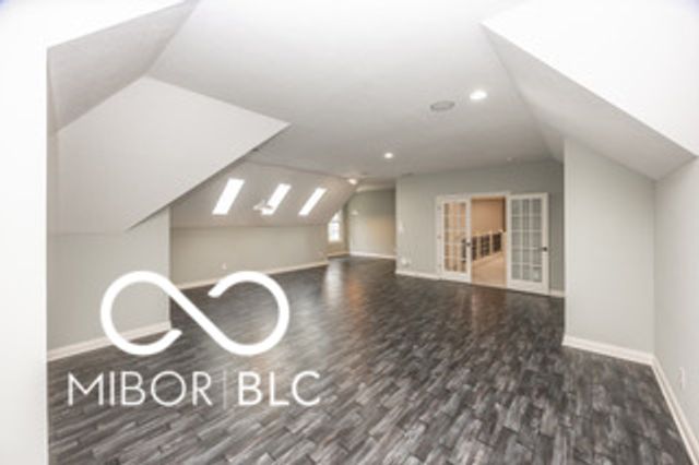 8809 William Penn Circle, Indianapolis, IN 46256