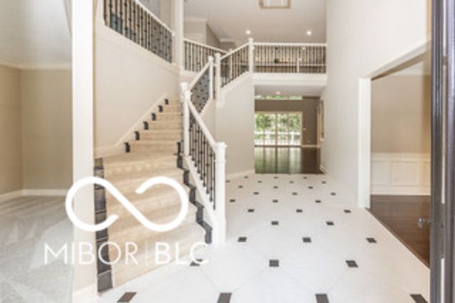 8809 William Penn Circle, Indianapolis, IN 46256