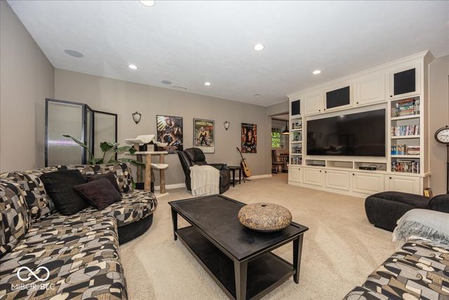 8809 William Penn Circle, Indianapolis, IN 46256