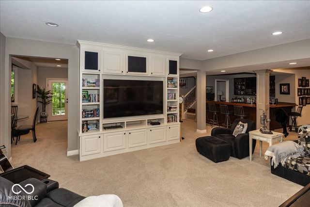 8809 William Penn Circle, Indianapolis, IN 46256