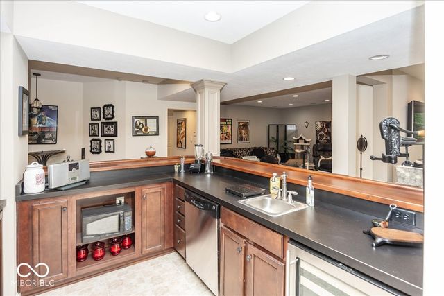 8809 William Penn Circle, Indianapolis, IN 46256