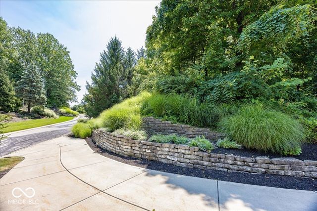 8809 William Penn Circle, Indianapolis, IN 46256