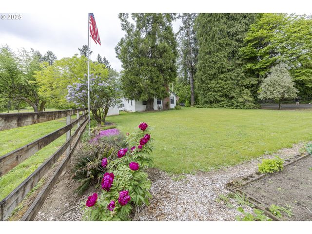 40505 MCKENZIE Hwy, Springfield, OR 97478