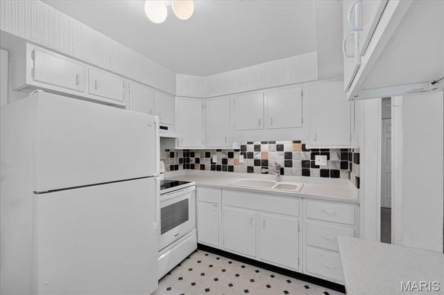 9929 Bunker Hill Drive C, St Louis, MO 63123