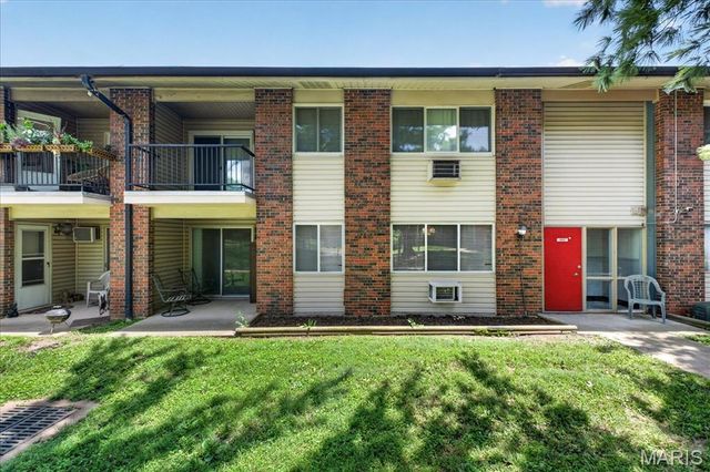 9929 Bunker Hill Drive C, St Louis, MO 63123