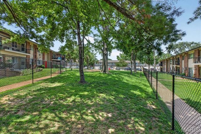 9929 Bunker Hill Drive C, St Louis, MO 63123