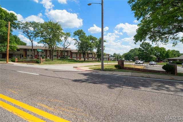 9929 Bunker Hill Drive C, St Louis, MO 63123