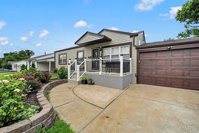 9713 Shuffle Drive, Affton, MO 63123