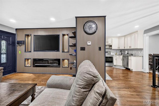 9713 Shuffle Drive, Affton, MO 63123