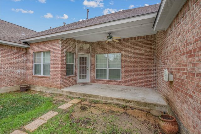 305 Stone Chase Court, College Station, TX 77845