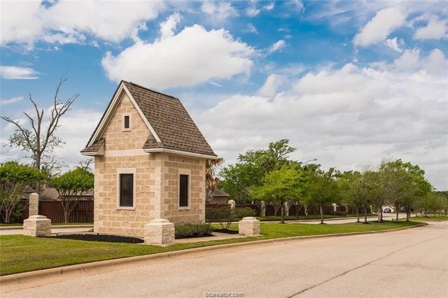 305 Stone Chase Court, College Station, TX 77845