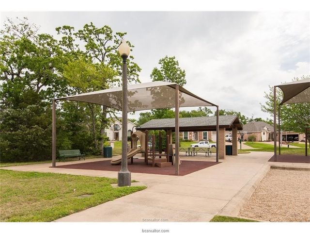 305 Stone Chase Court, College Station, TX 77845
