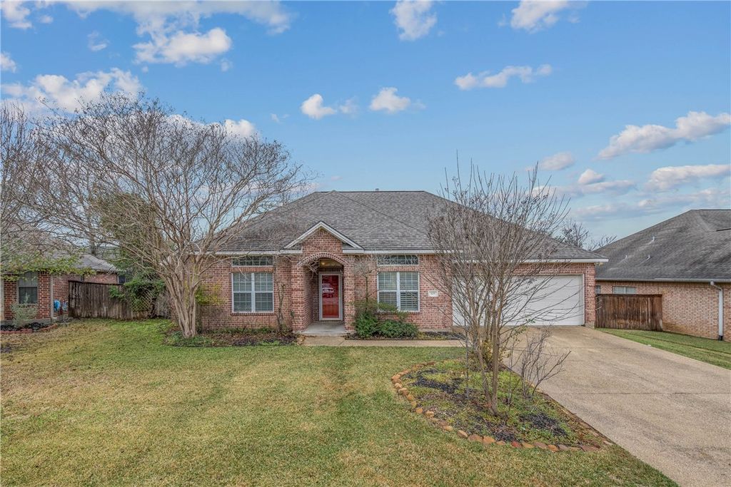 305 Stone Chase Court, College Station, TX 77845