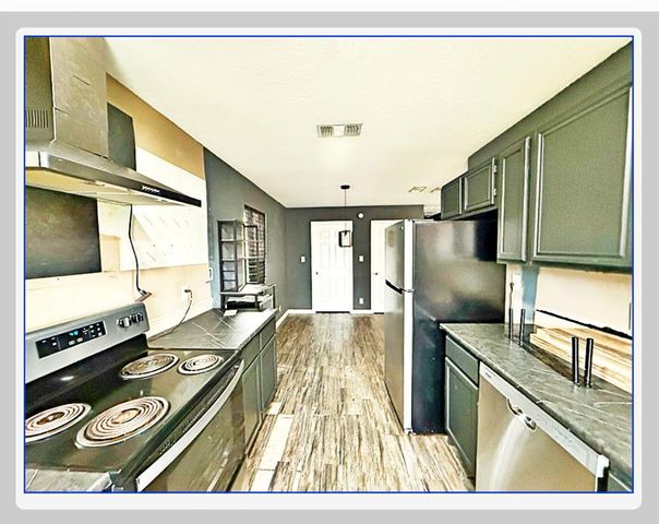 1806 Avenue D, Dickinson, TX 77539