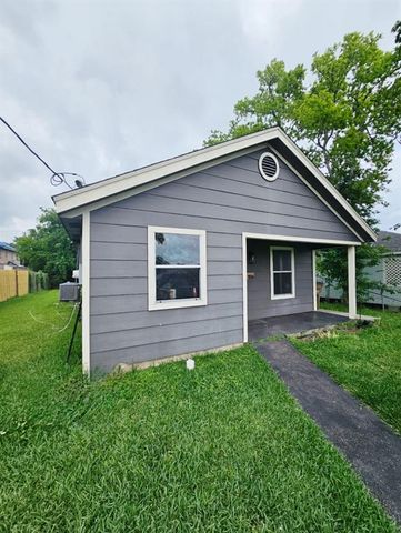 1806 Avenue D, Dickinson, TX 77539