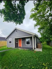 1806 Avenue D, Dickinson, TX 77539