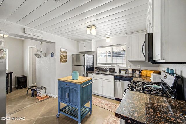 4041 N Ray Place, Tucson, AZ 85705