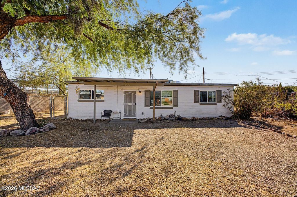 4041 N Ray Place, Tucson, AZ 85705