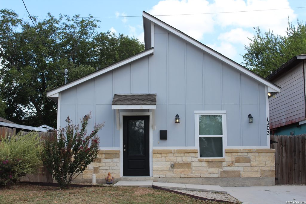 1303 LOMBRANO ST, San Antonio, TX 78207