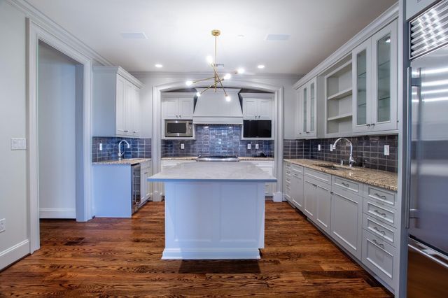 2525 N PEARL Street 1201, Dallas, TX 75201